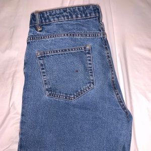 Zara light wash mom jeans! 🐳